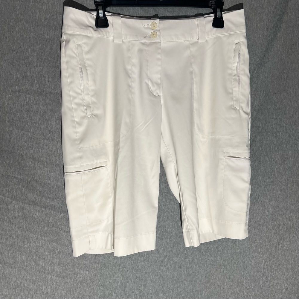 White Nike Golf Tour Performance Dri-Fit Flat Front Chino Shorts Woman’s Size 8